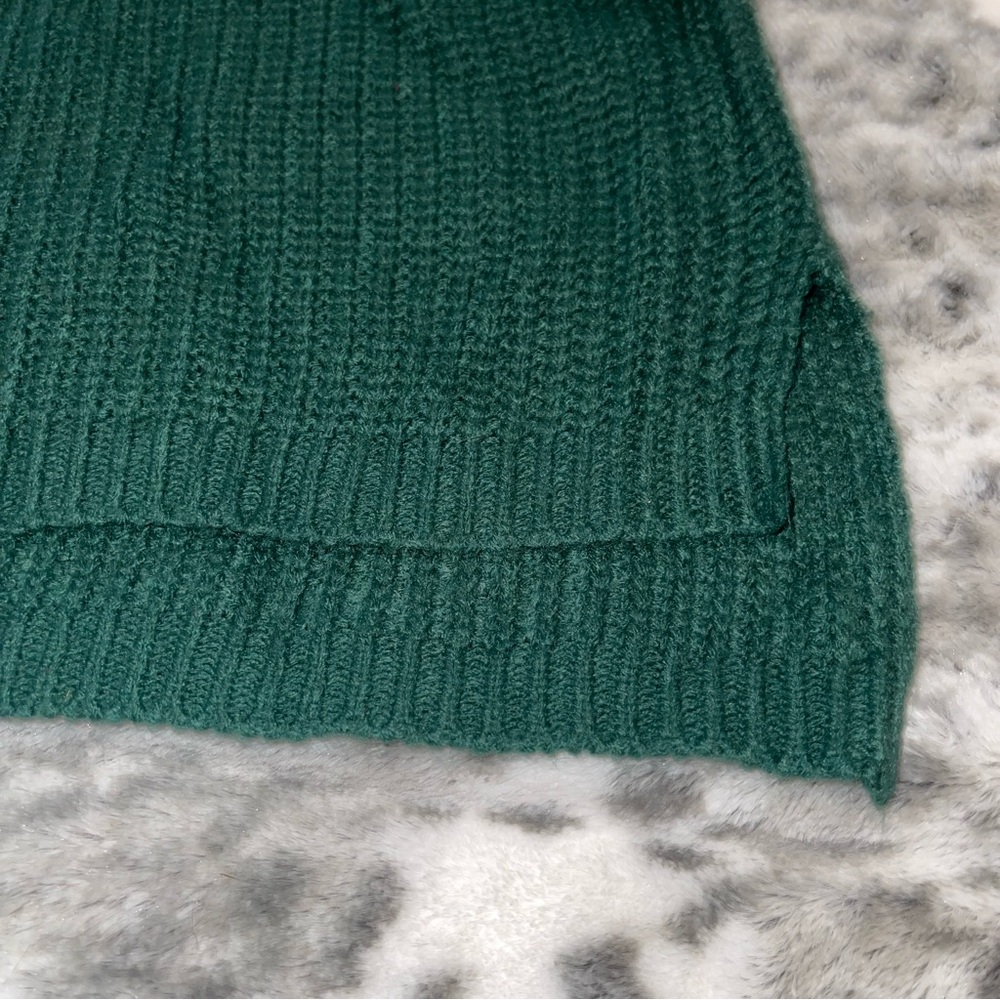Questions? Green Sweater - Picture 2 of 9